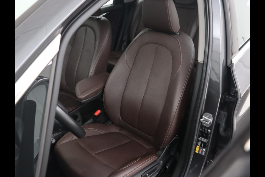 BMW 2 Serie Active Tourer 225xe iPerformance Luxury Line | Panoramadak | Leder  | Head-Up | Camera | Keyless | Navigatie | Park Assist | Adaptief LED | PHEV | Plug In