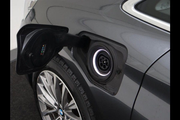 BMW 2 Serie Active Tourer 225xe iPerformance Luxury Line | Panoramadak | Leder  | Head-Up | Camera | Keyless | Navigatie | Park Assist | Adaptief LED | PHEV | Plug In