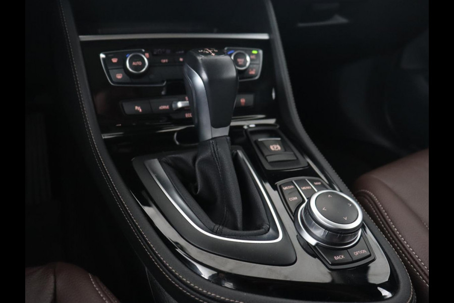 BMW 2 Serie Active Tourer 225xe iPerformance Luxury Line | Panoramadak | Leder  | Head-Up | Camera | Keyless | Navigatie | Park Assist | Adaptief LED | PHEV | Plug In