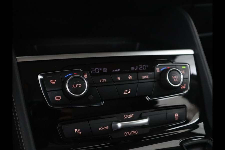 BMW 2 Serie Active Tourer 225xe iPerformance Luxury Line | Panoramadak | Leder  | Head-Up | Camera | Keyless | Navigatie | Park Assist | Adaptief LED | PHEV | Plug In