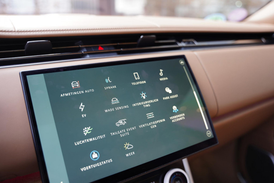 Land Rover Range Rover P 510 E SV Bespoke Interieur | Rear Seat Entertainment