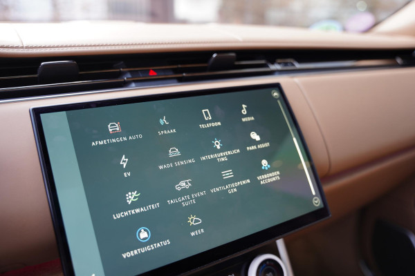 Land Rover Range Rover P 510 E SV Bespoke Interieur | Rear Seat Entertainment