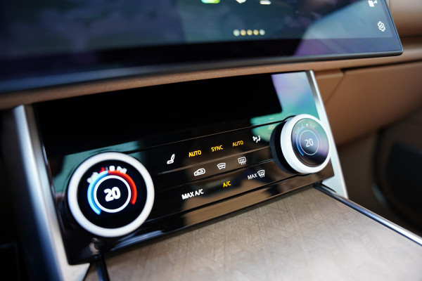 Land Rover Range Rover P 510 E SV Bespoke Interieur | Rear Seat Entertainment