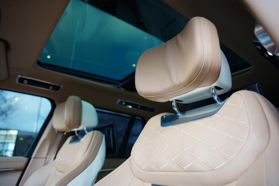 Land Rover Range Rover P 510 E SV Bespoke Interieur | Rear Seat Entertainment