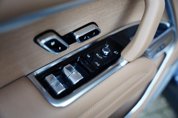 Land Rover Range Rover P 510 E SV Bespoke Interieur | Rear Seat Entertainment