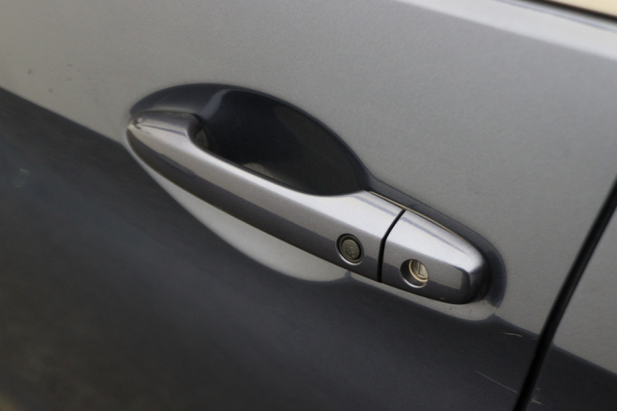 Honda CR-V 2.0 4WD Executive Leer, Panoramadak, Keyless, Trekhaak, Xenon, Camera, 18"