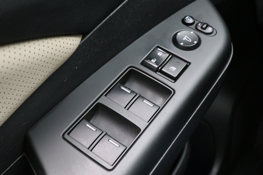 Honda CR-V 2.0 4WD Executive Leer, Panoramadak, Keyless, Trekhaak, Xenon, Camera, 18"