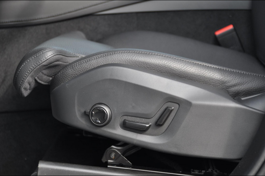 Volvo XC90 T8 455PK Long range Recharge AWD Ultimate Bright Google infotaiment/ Adaptieve cruise control/ Bowers en Wilkins/ Panoramadak/ Luchtvering/ 22” velgen/ BLIS/ Trekhaak/ Stoel en stuurwielverwarming/ Parkeersensoren met 360 Camera/ Elektrische stoelen met geheugen/ Apple carplay/ Keyless entry/ Head up display