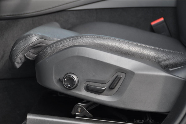Volvo XC90 T8 455PK Long range Recharge AWD Ultimate Bright Google infotaiment/ Adaptieve cruise control/ Bowers en Wilkins/ Panoramadak/ Luchtvering/ 22” velgen/ BLIS/ Trekhaak/ Stoel en stuurwielverwarming/ Parkeersensoren met 360 Camera/ Elektrische stoelen met geheugen/ Apple carplay/ Keyless entry/ Head up display