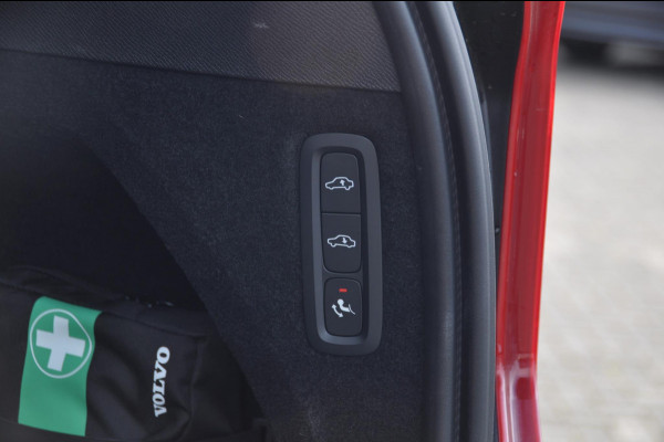 Volvo XC90 T8 455PK Long range Recharge AWD Ultimate Bright Google infotaiment/ Adaptieve cruise control/ Bowers en Wilkins/ Panoramadak/ Luchtvering/ 22” velgen/ BLIS/ Trekhaak/ Stoel en stuurwielverwarming/ Parkeersensoren met 360 Camera/ Elektrische stoelen met geheugen/ Apple carplay/ Keyless entry/ Head up display