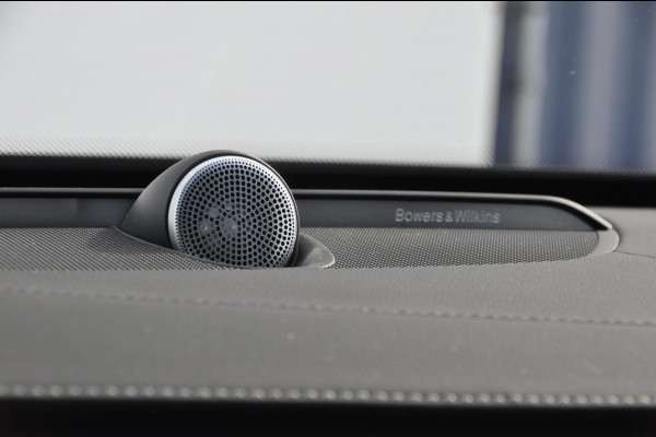 Volvo XC90 T8 455PK Long range Recharge AWD Ultimate Bright Google infotaiment/ Adaptieve cruise control/ Bowers en Wilkins/ Panoramadak/ Luchtvering/ 22” velgen/ BLIS/ Trekhaak/ Stoel en stuurwielverwarming/ Parkeersensoren met 360 Camera/ Elektrische stoelen met geheugen/ Apple carplay/ Keyless entry/ Head up display