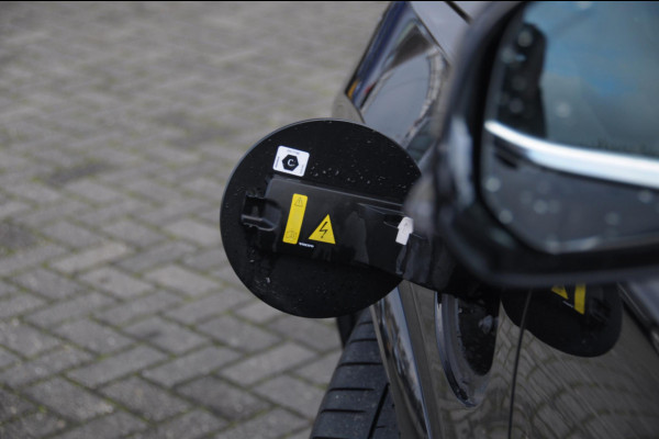 Volvo XC90 T8 455PK Long range Recharge AWD Ultimate Bright Google infotaiment/ Adaptieve cruise control/ Bowers en Wilkins/ Panoramadak/ Luchtvering/ 22” velgen/ BLIS/ Trekhaak/ Stoel en stuurwielverwarming/ Parkeersensoren met 360 Camera/ Elektrische stoelen met geheugen/ Apple carplay/ Keyless entry/ Head up display