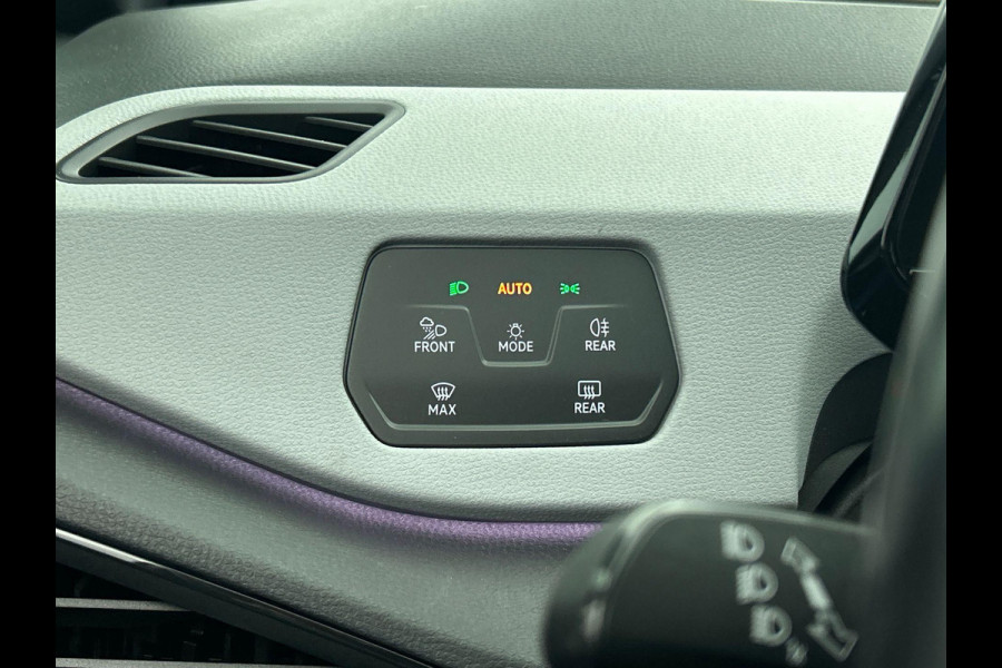 Volkswagen ID.3 First Plus 58 kWh | Navigatie | Apple Carplay/Android Auto | Camera | Parkeersensoren | Adaptive Cruise Control | Full LED Matrix | Stoel- en stuurverwarming | Lichtmetalen velgen | Climate Control