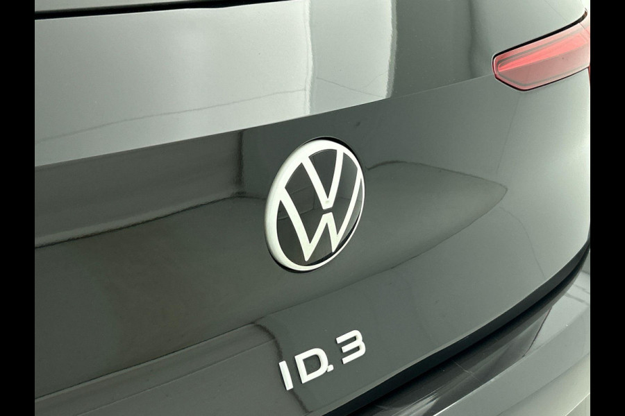 Volkswagen ID.3 First Plus 58 kWh | Navigatie | Apple Carplay/Android Auto | Camera | Parkeersensoren | Adaptive Cruise Control | Full LED Matrix | Stoel- en stuurverwarming | Lichtmetalen velgen | Climate Control