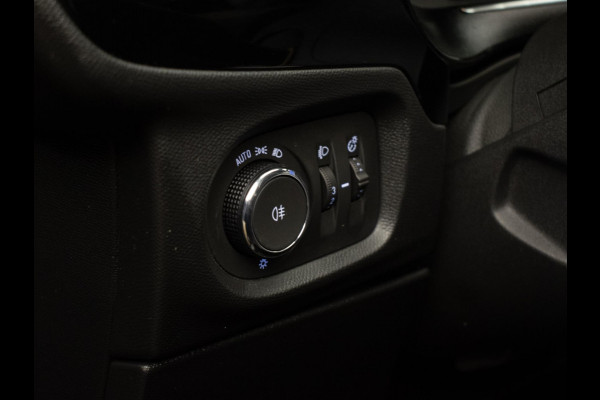 Opel CORSA-E Edition 50 kWh Sport (APPLE CARPLAY,NAVI,LED,SPORTSTOELEN,PDC,NIEUWE APK,NETTESTAAT)