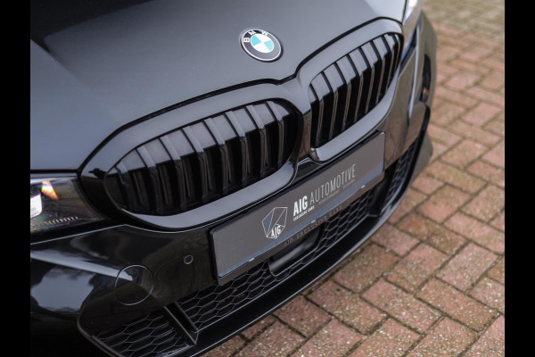 BMW 3 Serie Touring 320d xDrive High Executive | M-Sport | Camera | Trekhaak | Pano | Keyless