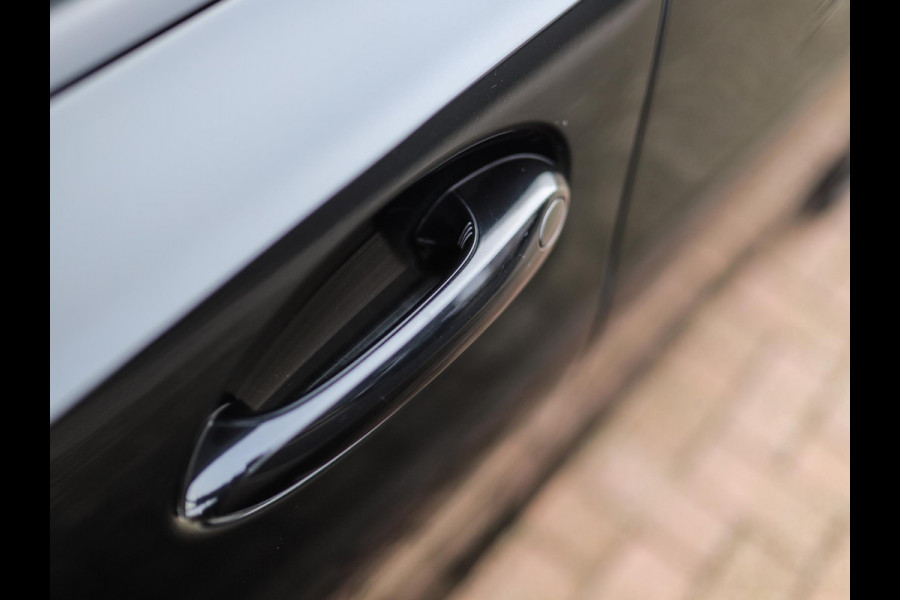 BMW 3 Serie Touring 320d xDrive High Executive | M-Sport | Camera | Trekhaak | Pano | Keyless