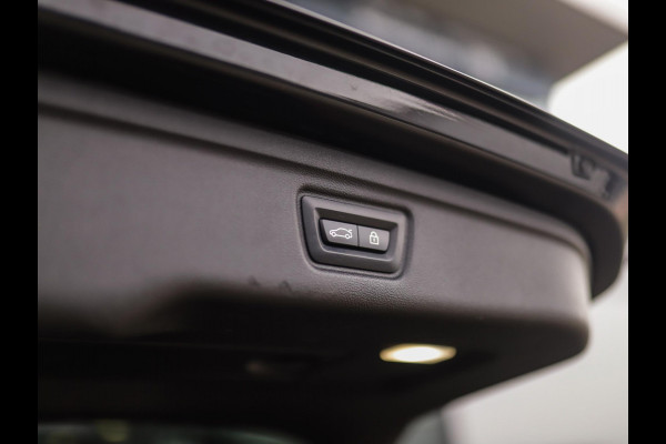 BMW 3 Serie Touring 320d xDrive High Executive | M-Sport | Camera | Trekhaak | Pano | Keyless