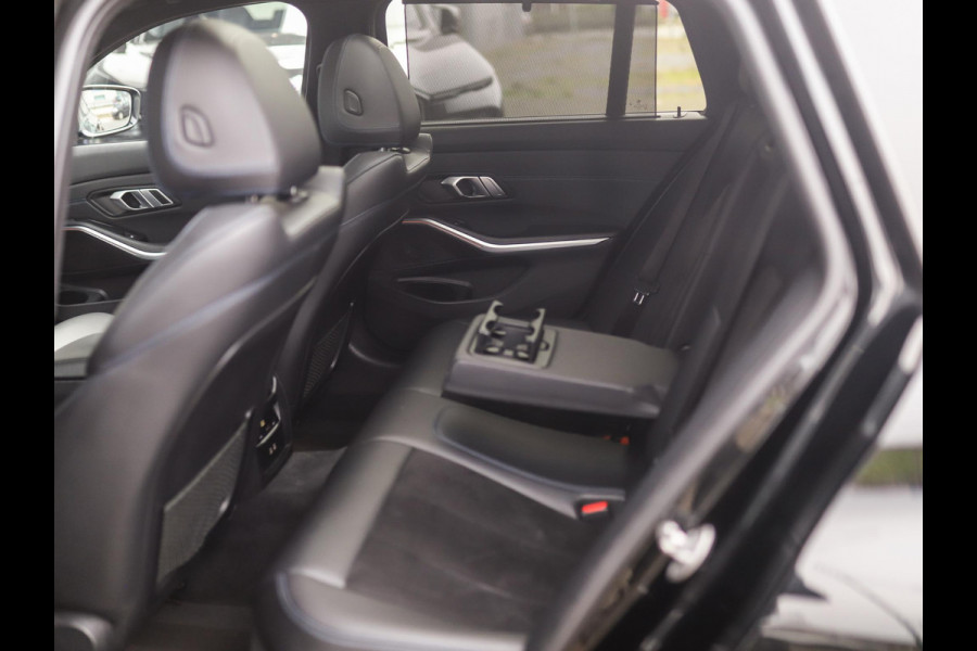 BMW 3 Serie Touring 320d xDrive High Executive | M-Sport | Camera | Trekhaak | Pano | Keyless