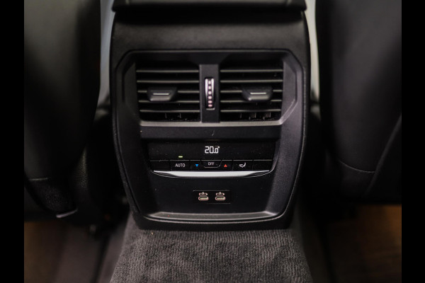 BMW 3 Serie Touring 320d xDrive High Executive | M-Sport | Camera | Trekhaak | Pano | Keyless