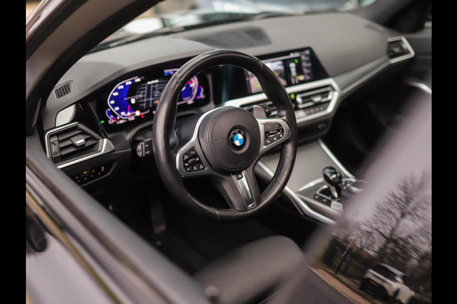 BMW 3 Serie Touring 320d xDrive High Executive | M-Sport | Camera | Trekhaak | Pano | Keyless