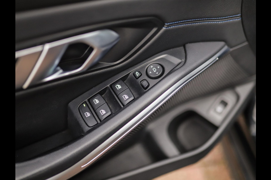 BMW 3 Serie Touring 320d xDrive High Executive | M-Sport | Camera | Trekhaak | Pano | Keyless