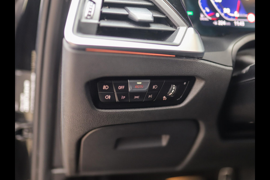 BMW 3 Serie Touring 320d xDrive High Executive | M-Sport | Camera | Trekhaak | Pano | Keyless