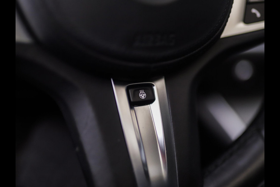 BMW 3 Serie Touring 320d xDrive High Executive | M-Sport | Camera | Trekhaak | Pano | Keyless