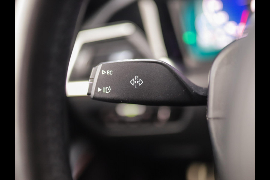 BMW 3 Serie Touring 320d xDrive High Executive | M-Sport | Camera | Trekhaak | Pano | Keyless