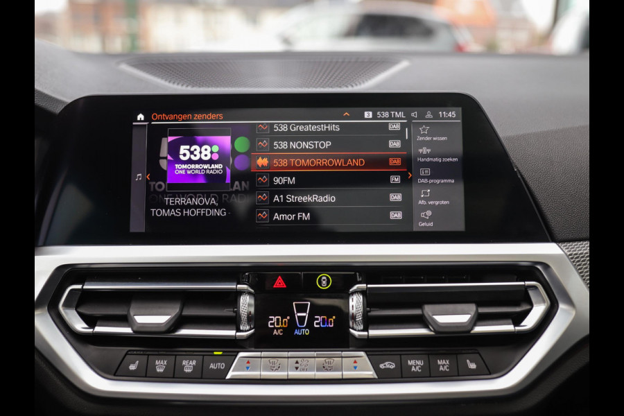 BMW 3 Serie Touring 320d xDrive High Executive | M-Sport | Camera | Trekhaak | Pano | Keyless