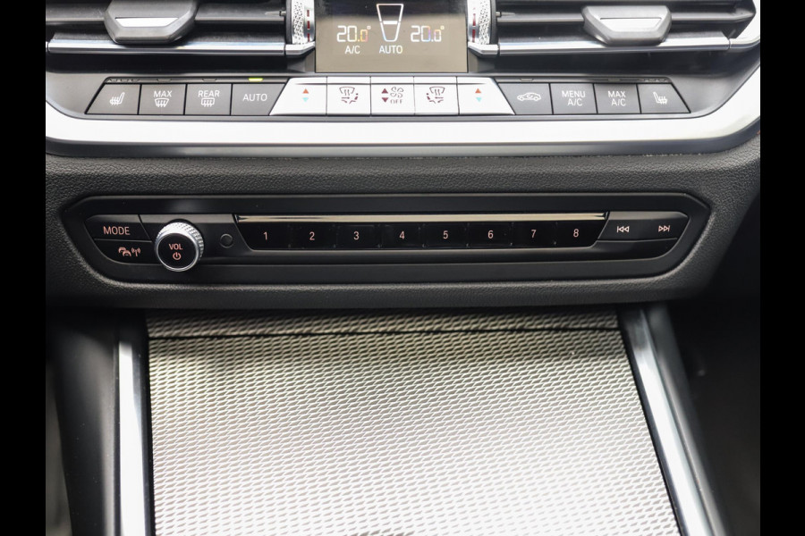 BMW 3 Serie Touring 320d xDrive High Executive | M-Sport | Camera | Trekhaak | Pano | Keyless