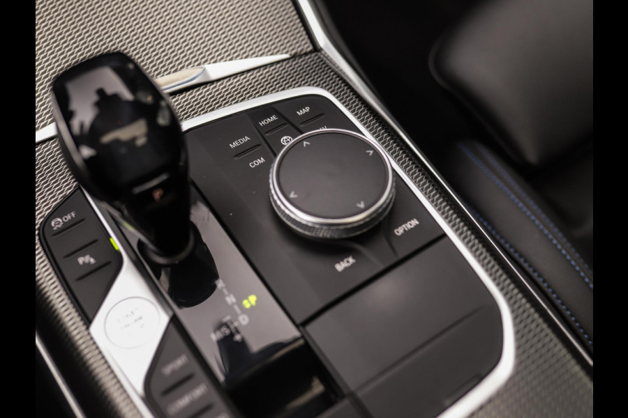 BMW 3 Serie Touring 320d xDrive High Executive | M-Sport | Camera | Trekhaak | Pano | Keyless