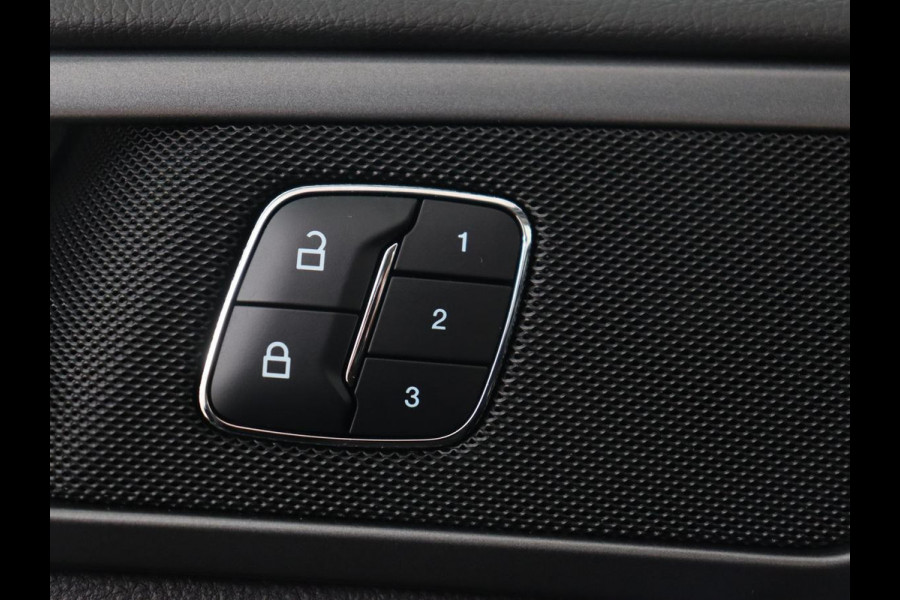 Ford Mondeo 2.0 IVCT HEV Titanium X | Leder | Stoelverwarming | Camera | Adaptive cruise | Memory | Carplay | Full LED | Keyless | Navigatie | Park Assist | Dodehoek detectie | Climate control