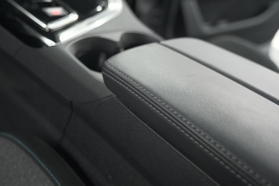 Peugeot 5008 PureTech 130 EAT8 Active Pack | 7 Zitplaatsen | Camera | Apple Carplay | Parkeersensoren