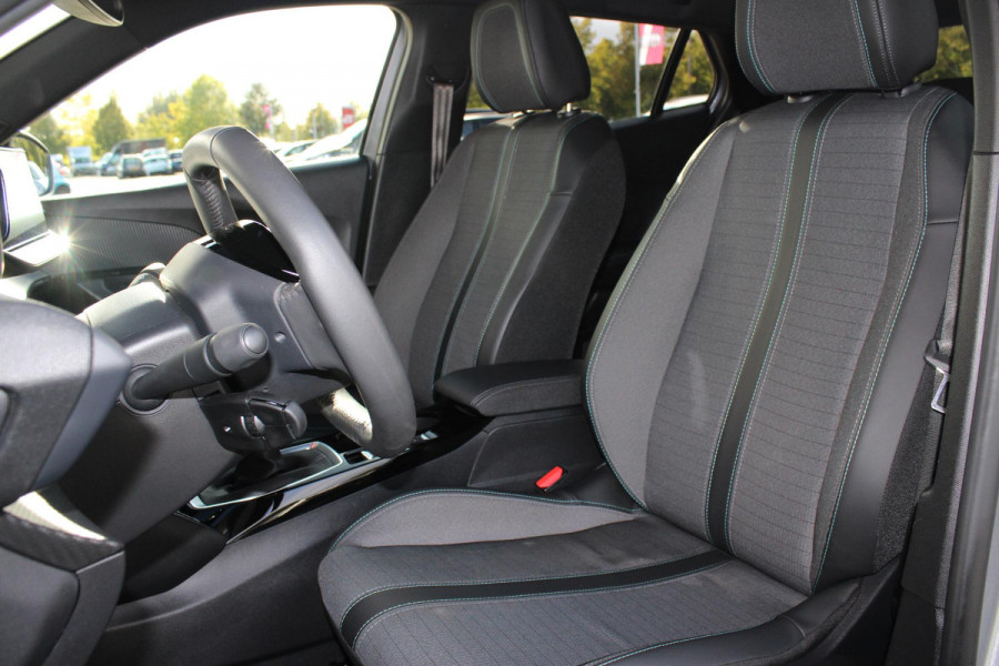 Peugeot 2008 1.2 100PK ALLURE PACK | NAVIGATIE | ACHTERUITRIJ CAMERA | APPLE CARPLAY/ANDROID AUTO | LICHTMETALEN VELGEN 17" | CRUISE CONTROL | LED KOPLAMPEN | DAB+ RADIO |