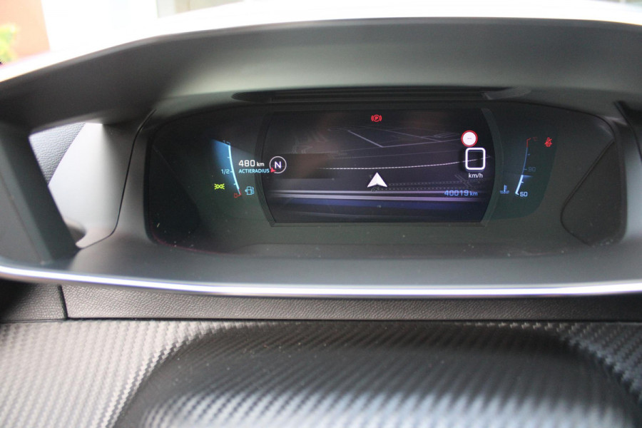 Peugeot 2008 1.2 100PK ALLURE PACK | NAVIGATIE | ACHTERUITRIJ CAMERA | APPLE CARPLAY/ANDROID AUTO | LICHTMETALEN VELGEN 17" | CRUISE CONTROL | LED KOPLAMPEN | DAB+ RADIO |