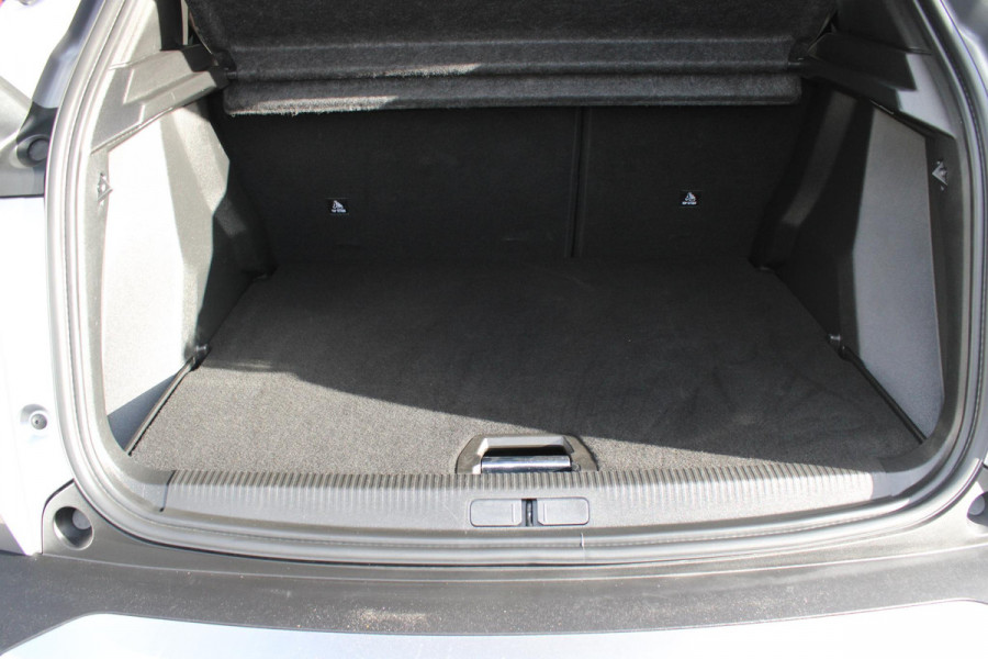 Peugeot 2008 1.2 100PK ALLURE PACK | NAVIGATIE | ACHTERUITRIJ CAMERA | APPLE CARPLAY/ANDROID AUTO | LICHTMETALEN VELGEN 17" | CRUISE CONTROL | LED KOPLAMPEN | DAB+ RADIO |