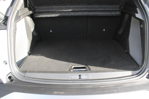 Peugeot 2008 1.2 100PK ALLURE PACK | NAVIGATIE | ACHTERUITRIJ CAMERA | APPLE CARPLAY/ANDROID AUTO | LICHTMETALEN VELGEN 17" | CRUISE CONTROL | LED KOPLAMPEN | DAB+ RADIO |