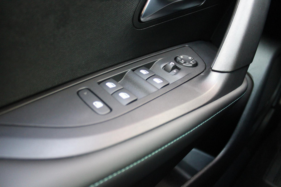 Peugeot 2008 1.2 100PK ALLURE PACK | NAVIGATIE | ACHTERUITRIJ CAMERA | APPLE CARPLAY/ANDROID AUTO | LICHTMETALEN VELGEN 17" | CRUISE CONTROL | LED KOPLAMPEN | DAB+ RADIO |