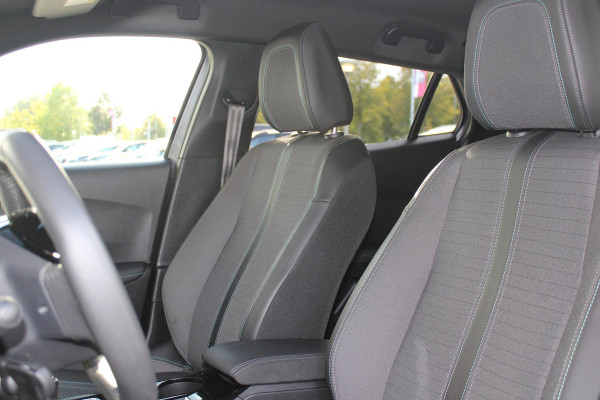 Peugeot 2008 1.2 100PK ALLURE PACK | NAVIGATIE | ACHTERUITRIJ CAMERA | APPLE CARPLAY/ANDROID AUTO | LICHTMETALEN VELGEN 17" | CRUISE CONTROL | LED KOPLAMPEN | DAB+ RADIO |