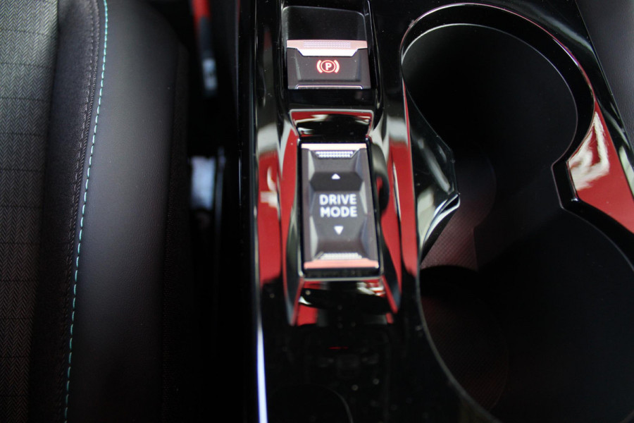 Peugeot 2008 1.2 100PK ALLURE PACK | NAVIGATIE | ACHTERUITRIJ CAMERA | APPLE CARPLAY/ANDROID AUTO | LICHTMETALEN VELGEN 17" | CRUISE CONTROL | LED KOPLAMPEN | DAB+ RADIO |