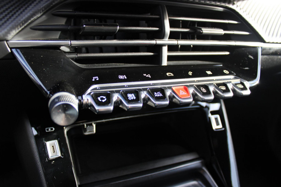 Peugeot 2008 1.2 100PK ALLURE PACK | NAVIGATIE | ACHTERUITRIJ CAMERA | APPLE CARPLAY/ANDROID AUTO | LICHTMETALEN VELGEN 17" | CRUISE CONTROL | LED KOPLAMPEN | DAB+ RADIO |