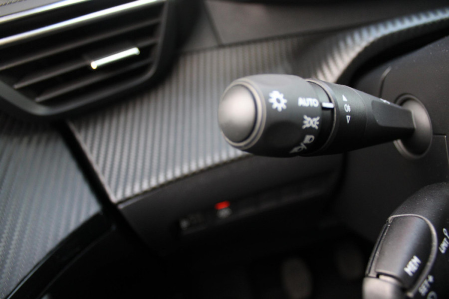Peugeot 2008 1.2 100PK ALLURE PACK | NAVIGATIE | ACHTERUITRIJ CAMERA | APPLE CARPLAY/ANDROID AUTO | LICHTMETALEN VELGEN 17" | CRUISE CONTROL | LED KOPLAMPEN | DAB+ RADIO |
