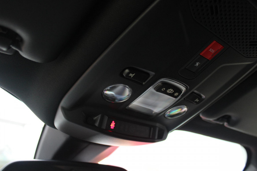 Peugeot 2008 1.2 100PK ALLURE PACK | NAVIGATIE | ACHTERUITRIJ CAMERA | APPLE CARPLAY/ANDROID AUTO | LICHTMETALEN VELGEN 17" | CRUISE CONTROL | LED KOPLAMPEN | DAB+ RADIO |