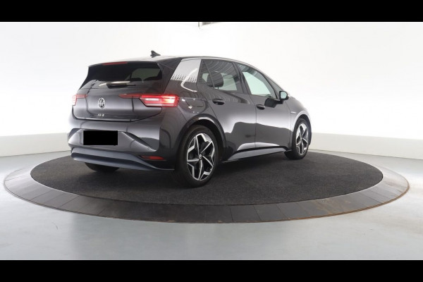 Volkswagen ID.3 First Plus 58 kWh | Stoelverwarming | Trekhaak | Camera | Adaptive Cruise Control | Navigatie | Standkachel | Keyless | Parkeersensoren | LED | Apple Carplay | BTW |
