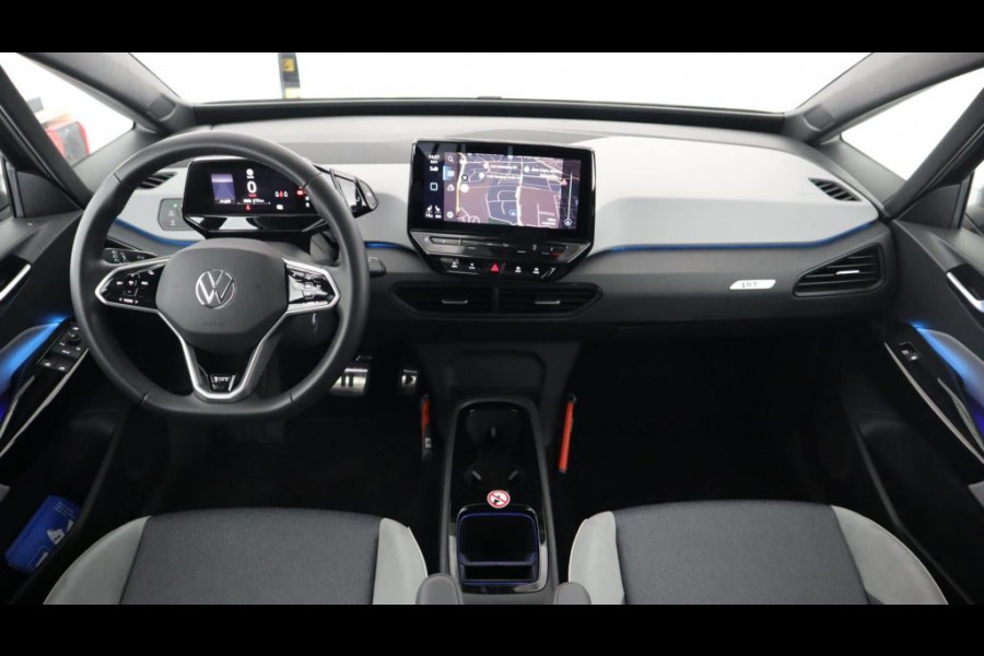 Volkswagen ID.3 First Plus 58 kWh | Stoelverwarming | Trekhaak | Camera | Adaptive Cruise Control | Navigatie | Standkachel | Keyless | Parkeersensoren | LED | Apple Carplay | BTW |