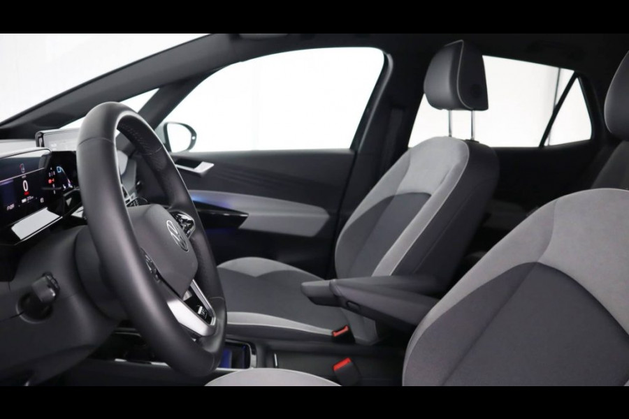 Volkswagen ID.3 First Plus 58 kWh | Stoelverwarming | Trekhaak | Camera | Adaptive Cruise Control | Navigatie | Standkachel | Keyless | Parkeersensoren | LED | Apple Carplay | BTW |