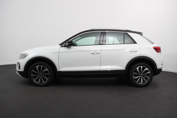 Volkswagen T-Roc 1.5 TSI 150pk DSG Style | Navigatie | Apple Carplay/Android Auto | Parkeersensoren | Camera | Adaptive Cruise Control | Park Assist | Stoel- en stuurverwarming | Elektrische achterklep | LED-koplampen