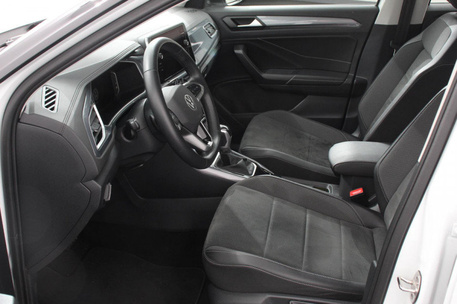 Volkswagen T-Roc 1.5 TSI 150pk DSG Style | Navigatie | Apple Carplay/Android Auto | Parkeersensoren | Camera | Adaptive Cruise Control | Park Assist | Stoel- en stuurverwarming | Elektrische achterklep | LED-koplampen