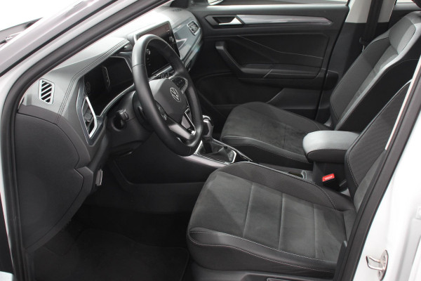 Volkswagen T-Roc 1.5 TSI 150pk DSG Style | Navigatie | Apple Carplay/Android Auto | Parkeersensoren | Camera | Adaptive Cruise Control | Park Assist | Stoel- en stuurverwarming | Elektrische achterklep | LED-koplampen